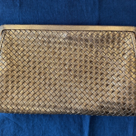 Authentic Vintage Bottega Veneta Intrecciato Clutch – Metallic Gold – GUC - Picture 11 of 11